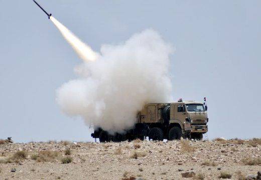 In Syrië werd de kracht van de Pantsir-S1-raket- en kanonsystemen getest op de gevleugelde Phantom