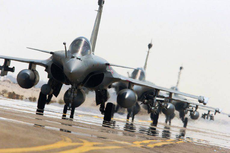 France Presse: Γάλλοι πιλότοι κατέστρεψαν κέντρο διοίκησης τρομοκρατών στο Ιράκ