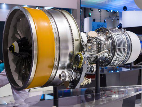 O Presidente da Rússia parabenizou os criadores do mais novo motor de aviação PD-14