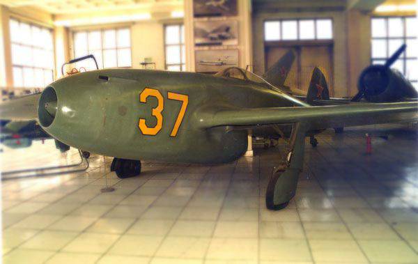 第一架喷气式战斗机A.S. 雅科夫列夫。 第一部分