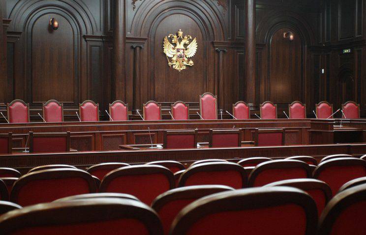 在俄罗斯，一读通过了一项法律，允许宪法法院不执行欧洲人权法院的个人决定