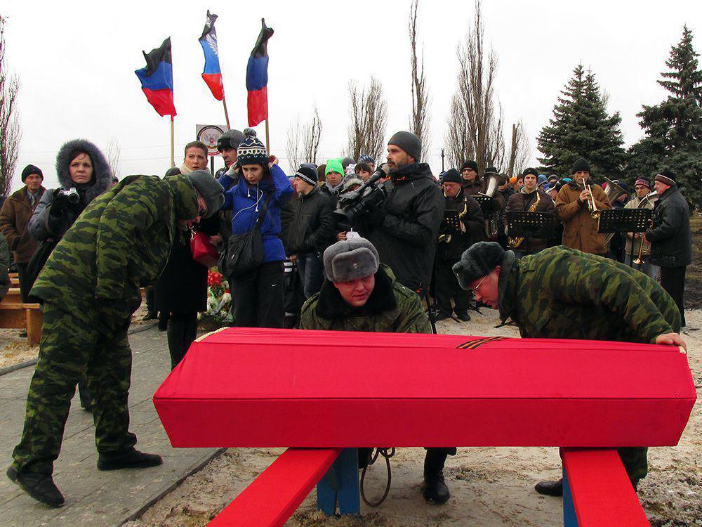 記憶は不滅です Amvrosiyivkaに赤軍の倒れた兵士たちの記念碑がオープンし 兵士たちの遺跡が再建されました