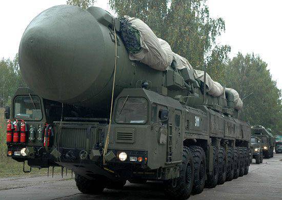 Sergey Lavrov risponde alla domanda sulla possibilità di usare armi nucleari contro Daesh