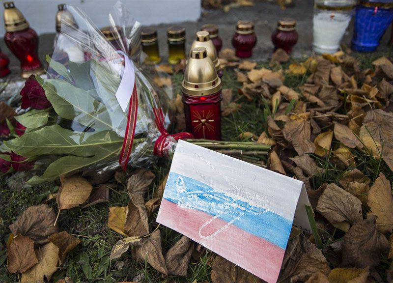 Egyptian investigation team says it has not yet found evidence of a version of the attack aboard a Russian airliner.