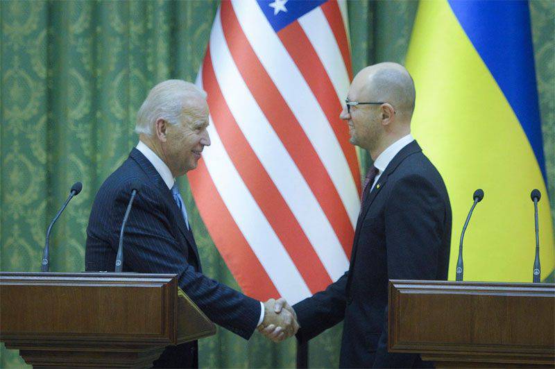 Yatsenyuk announces the beginning of the "commodity blockade" of Crimea