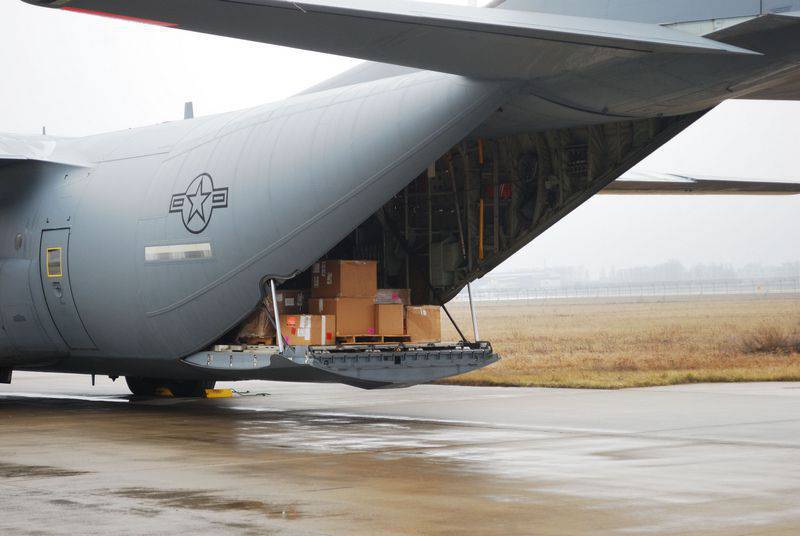 La delegación estadounidense trajo cascos, máscaras y equipos de protección especial a Kiev.