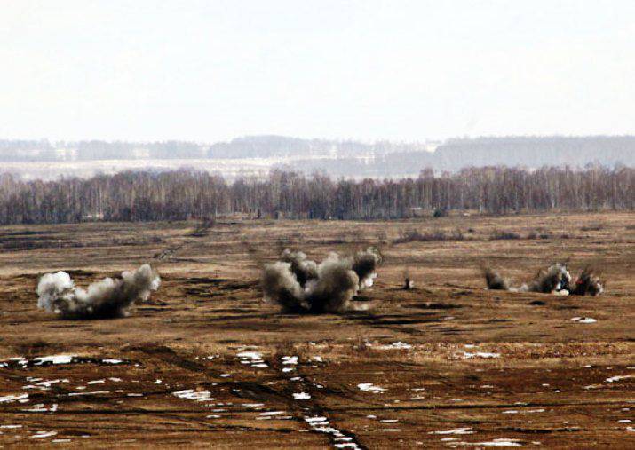 Orenburg bölgesinde, MLRS "Grad" ve kendinden hareketli silahların ateşlenmesi