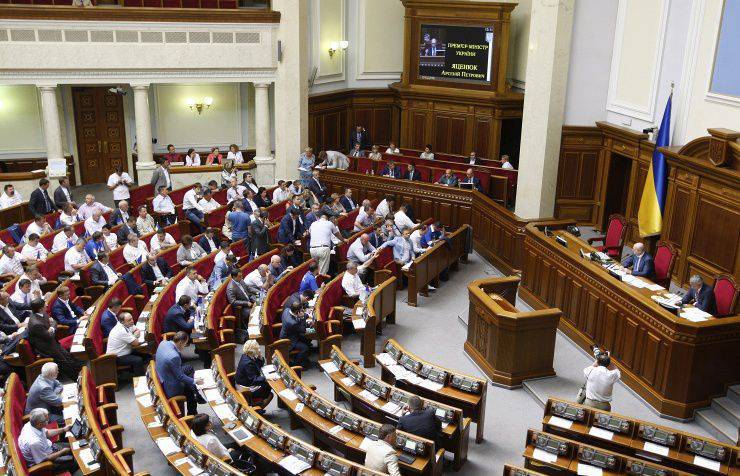 Verkhovna Rada le permitió a Yatsenyuk imponer sanciones contra Rusia