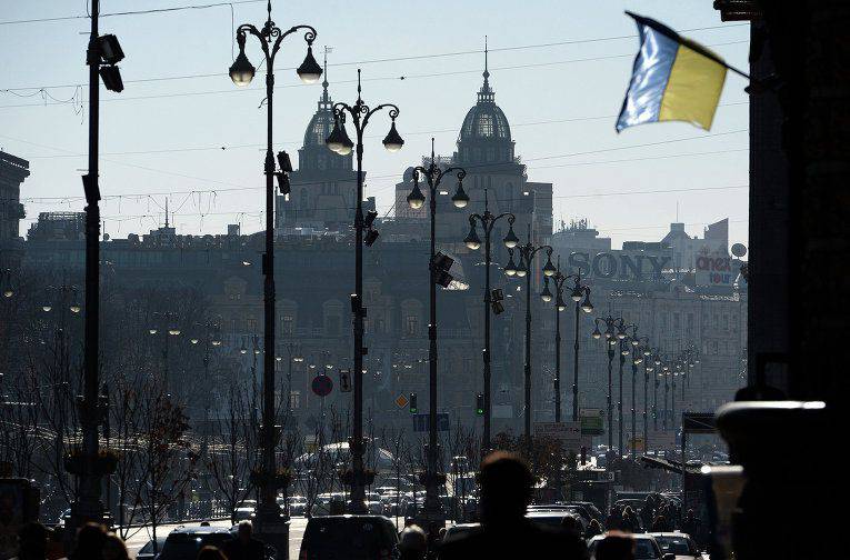 キエフでは、ロシア連邦の地図との事件のためにウクライナでコカコーラの活動を禁止することを要求