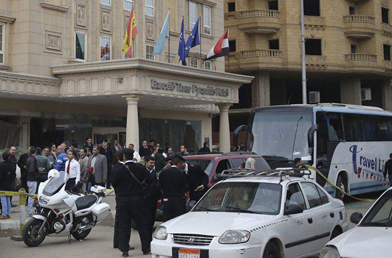 La agrupación DAISH declaró su participación en el bombardeo del autobús y el hotel en El Cairo.