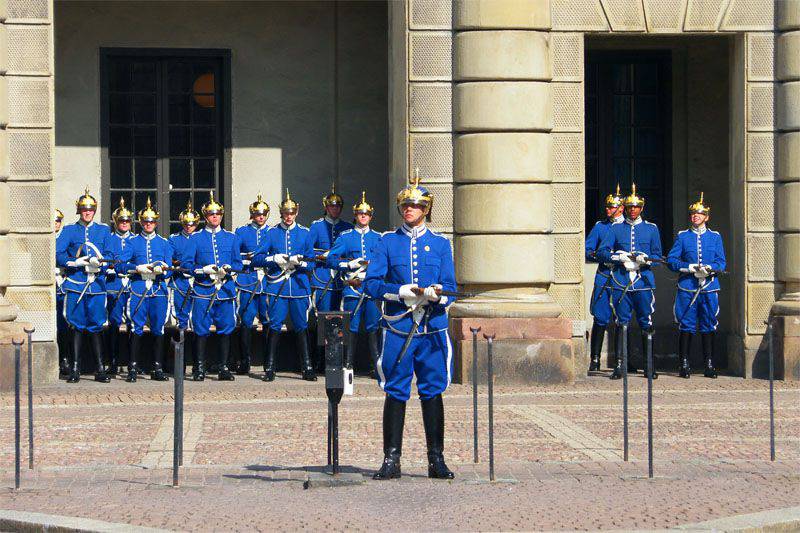 Para reduzir os riscos de migração, as autoridades suecas propõem a devolução da chamada ao serviço militar.