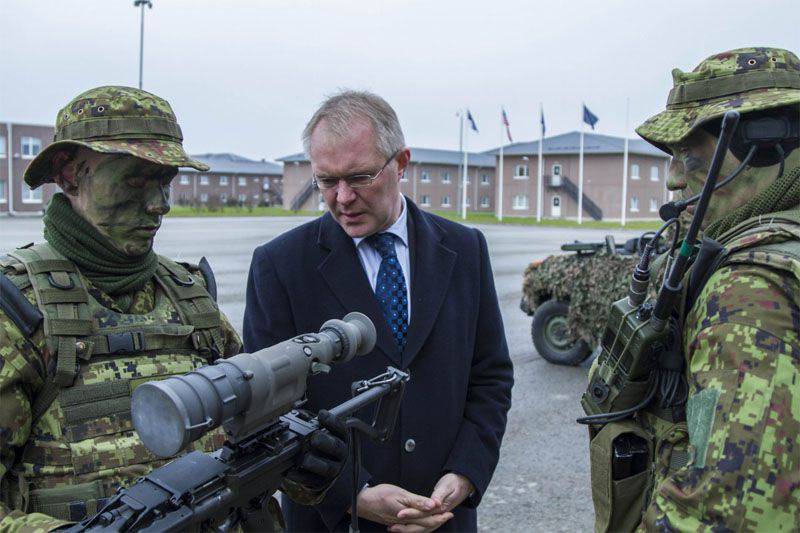 El Ministerio de Defensa de Estonia se reúne con el nuevo turno de tropas estadounidenses y equipo militar