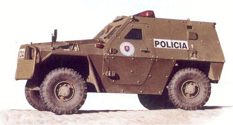 Light reconnaissance armored car Aligator