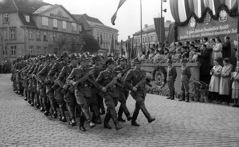 동독의 전국 인민군 건설 이후 60 년