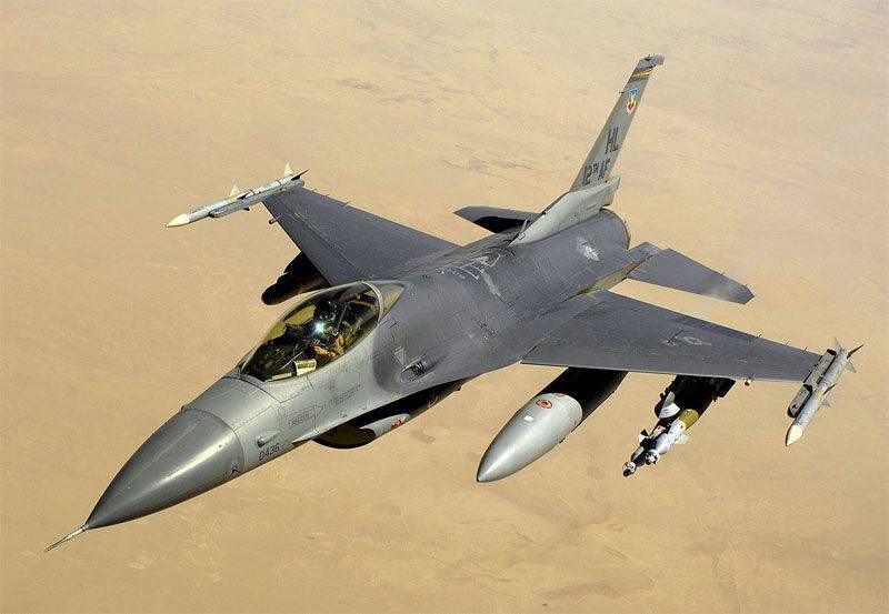 En el estado norteamericano de Arizona se estrelló el caza F-16.