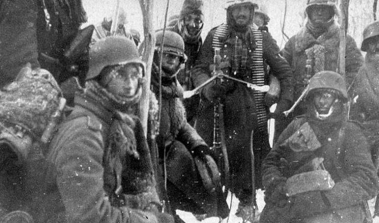 1453883685_ispanskie-soldaty-na-vostochnom-fronte.-zima-1942-goda.jpg