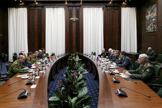 Os chefes dos departamentos militares da Federação Russa e da Síria discutiram a situação atual e as questões de cooperação