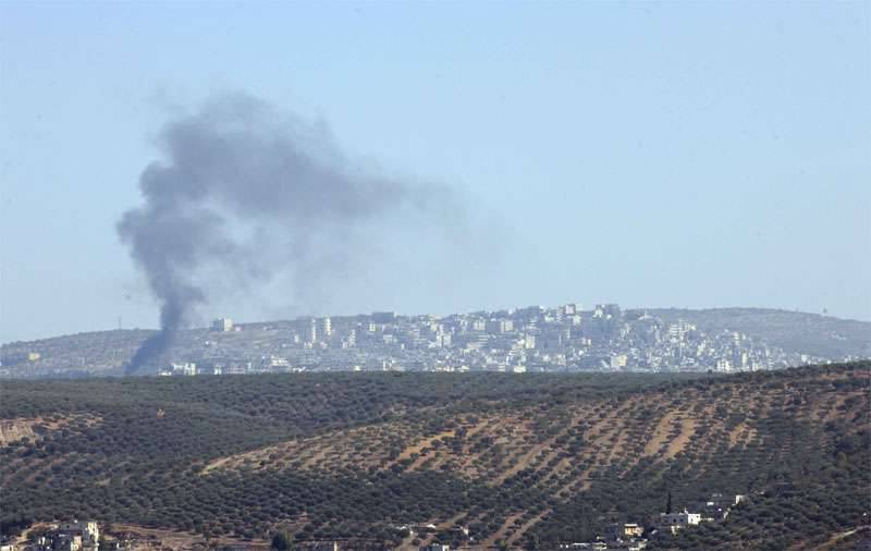 Türkische Artillerieangriffe auf die syrischen Grenzgebiete, die unter die Kontrolle der syrischen Armee geraten sind