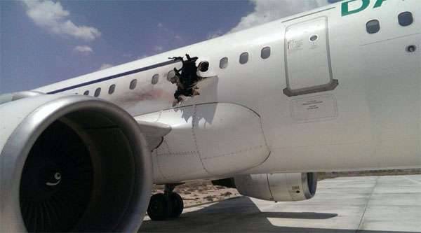 Traces of explosive were found aboard a Somali airliner urgently landing in Mogadishu