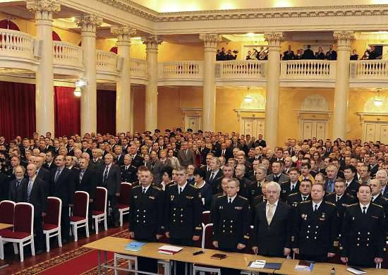 在圣彼得堡，是俄罗斯联邦所有舰队的指挥人员的集合