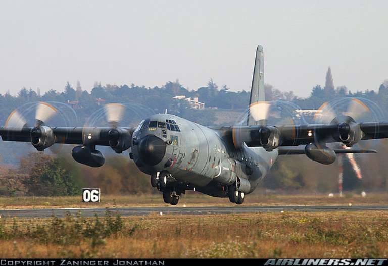 Francia compra aviones de transporte 4 C-130J