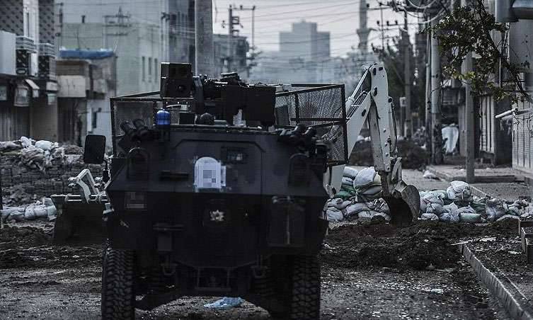 Türkische Sicherheitskräfte im Keller eines Hauses in Cizre 60 Kurds getötet