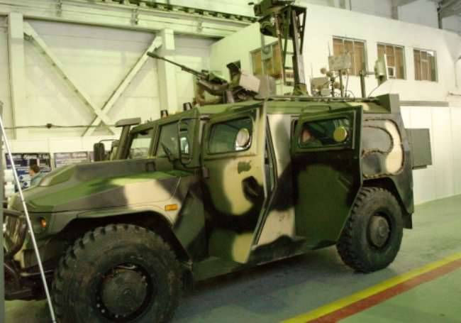 L’entreprise d’Omsk a commencé à équiper des véhicules de commandement et d’équipe basés sur GAZ-233036