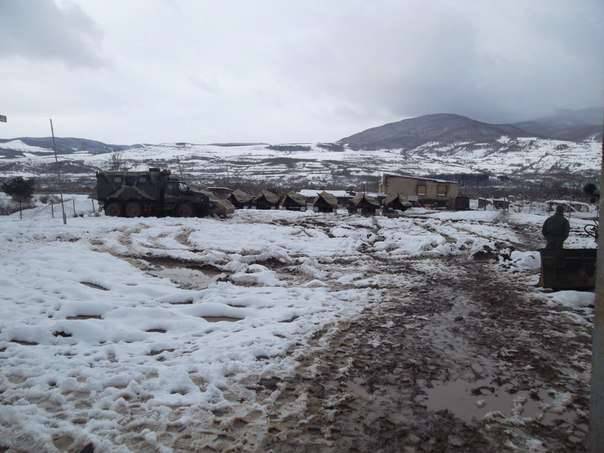 南オセチアのロシア軍基地の兵士の戦闘準備状況を確認