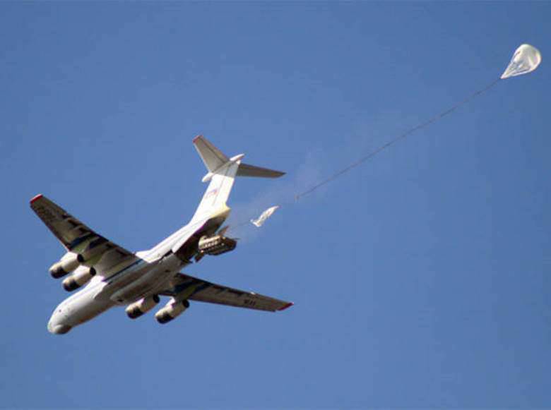 러시아, 전투 차량 낙하를 위한 새로운 낙하산 시스템 테스트