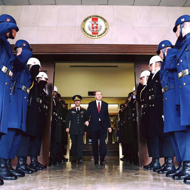 Erdoğan yine Rusya’yı, Rus Hava Kuvvetleri’nin askeri uçakları ile Türk hava sınırlarını ihlal etmekle suçladı.