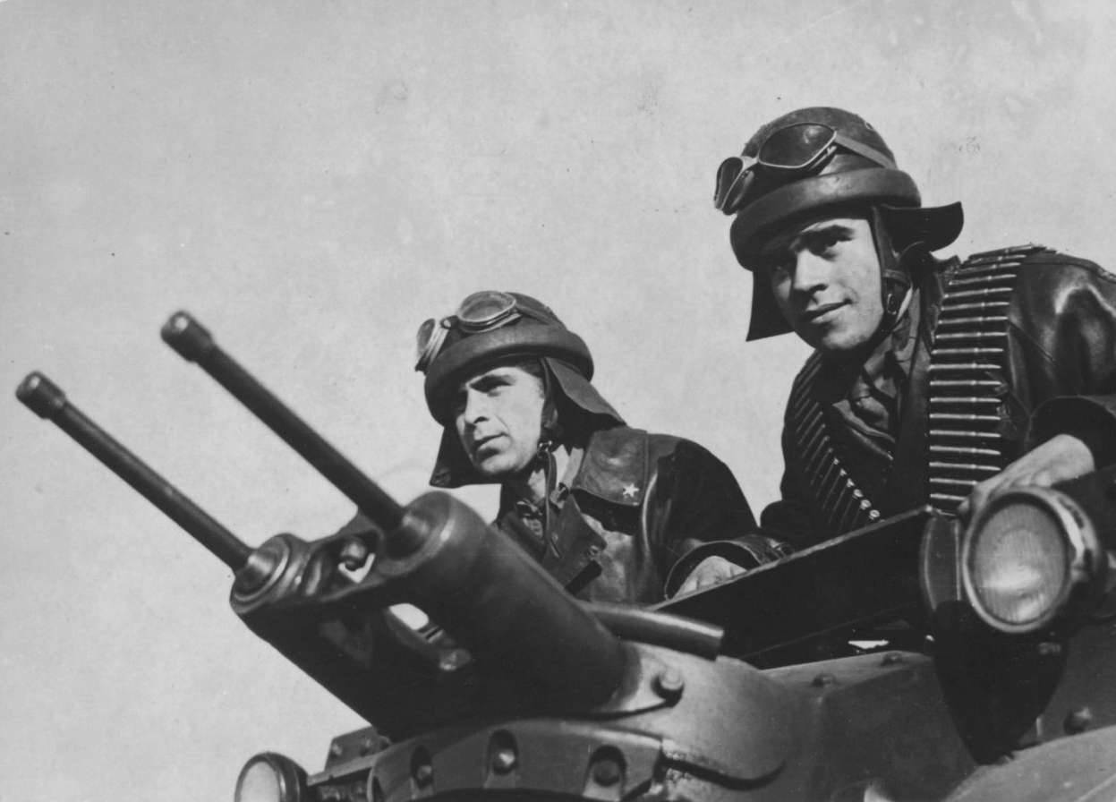 Итальянский танковый шлем м1935. Немецкие танковые шлемы второй мировой войны. Немецкий шлемофон второй мировой танкиста. Танковый шлем РККА 1931 года.