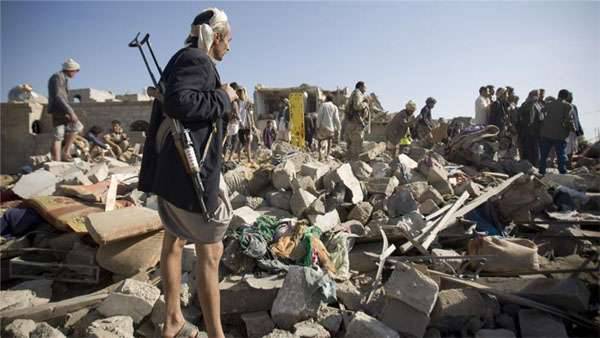 Un attacco aereo sulla capitale dello Yemen ha causato almeno 32 vittime