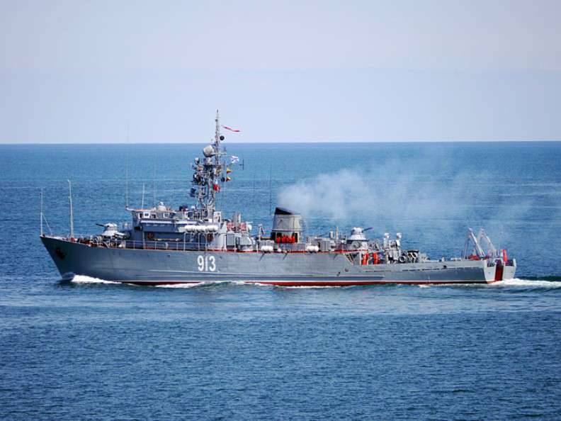 Media: the Russian ship will spend trawling off the coast of Syria in connection with the mine danger