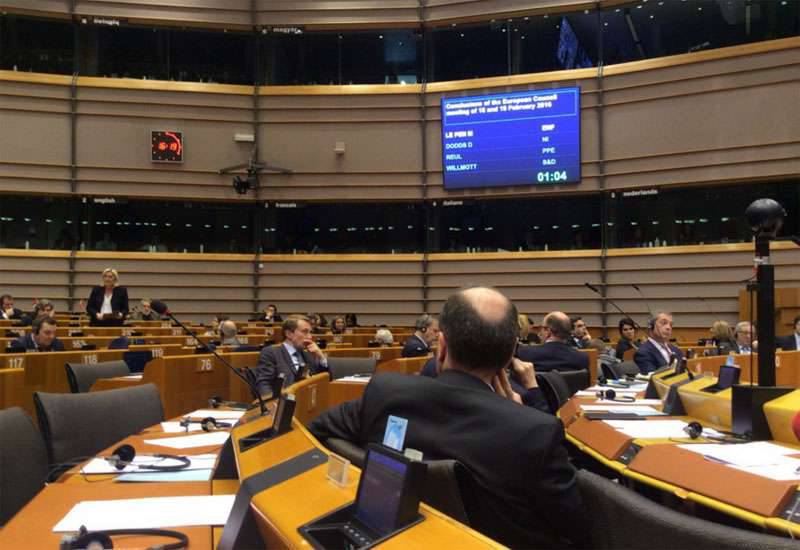 57 MEP, Federica Mogherini에게 블라디미르 푸틴에 대한 제재를 부과하도록 요청