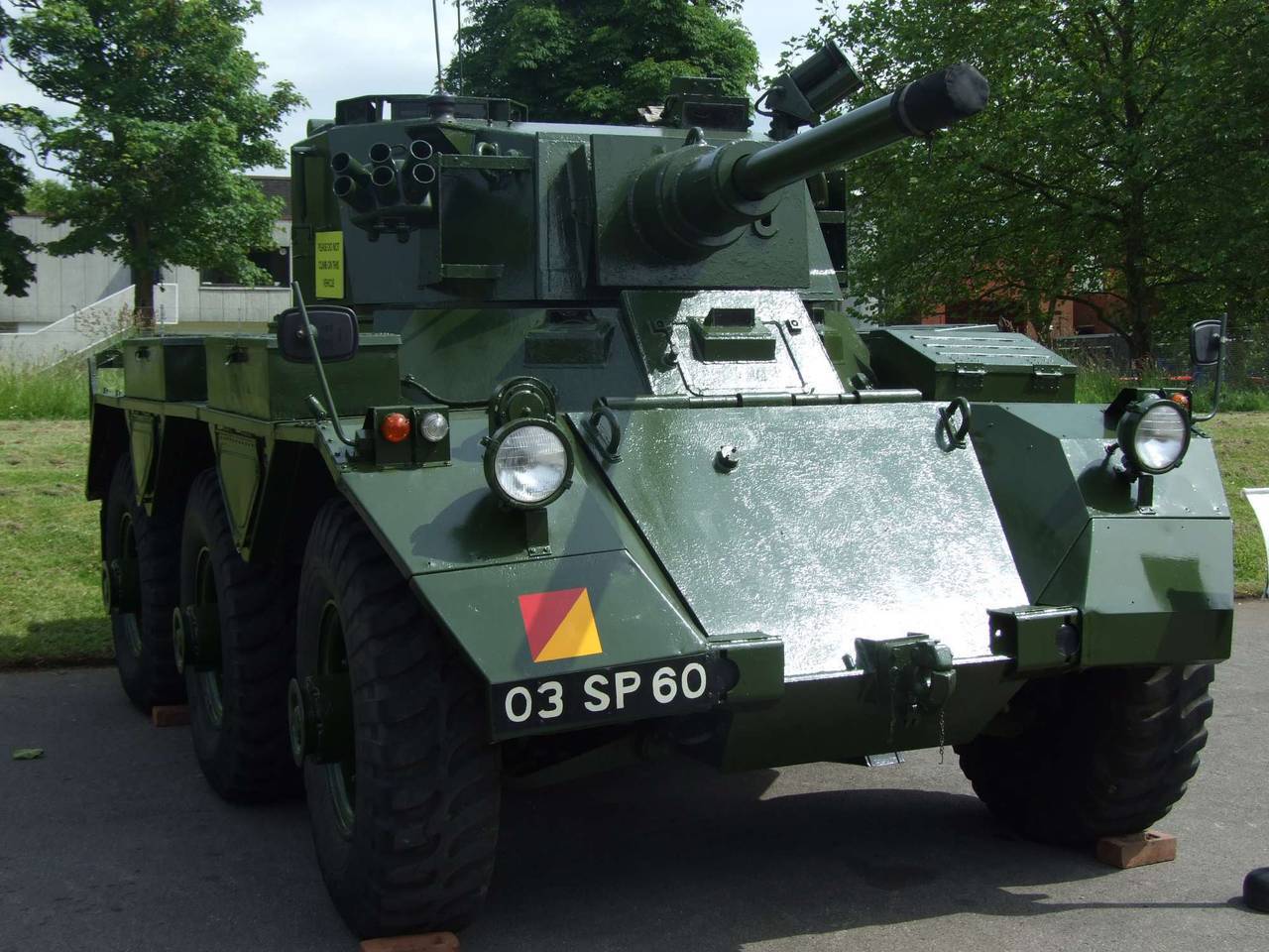 英国萨拉丁装甲车图片
