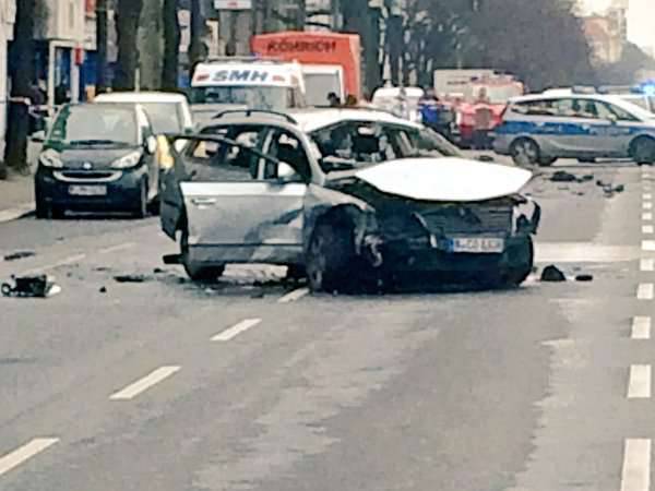Германия обсуждает взрыв автомобиля в Берлине