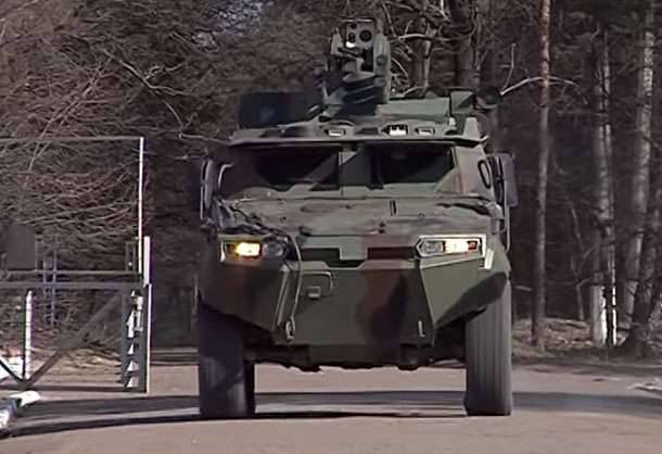 Украинская Госпогранслужба заявляет, что бронеавтомобиль "Тритон" защитит экипаж даже при подрыве на противотанковой мине