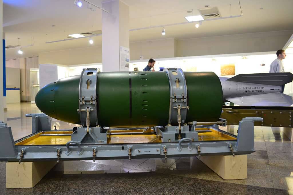 Ядерная пятерка. Торпеда калибра 533 мм. Саэт-60м торпеда. Ядерный артиллерийский снаряд калибра 152 миллиметра. Саэт-60.