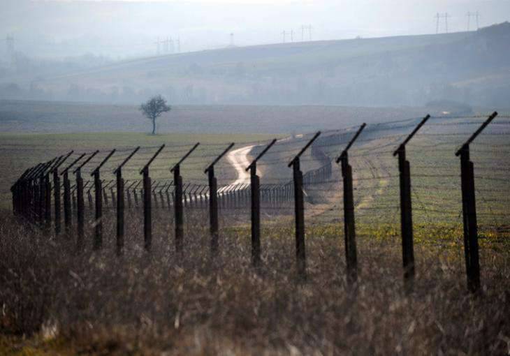 Özbekistan, Kırgızistan sınırını güçlendiriyor, zırhlı araçlar ve diğer personel taşınıyor