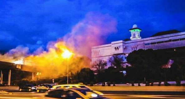 La extrema derecha española incendió una mezquita en Madrid, alzando la voz "contra el terrorismo y la islamización radical".