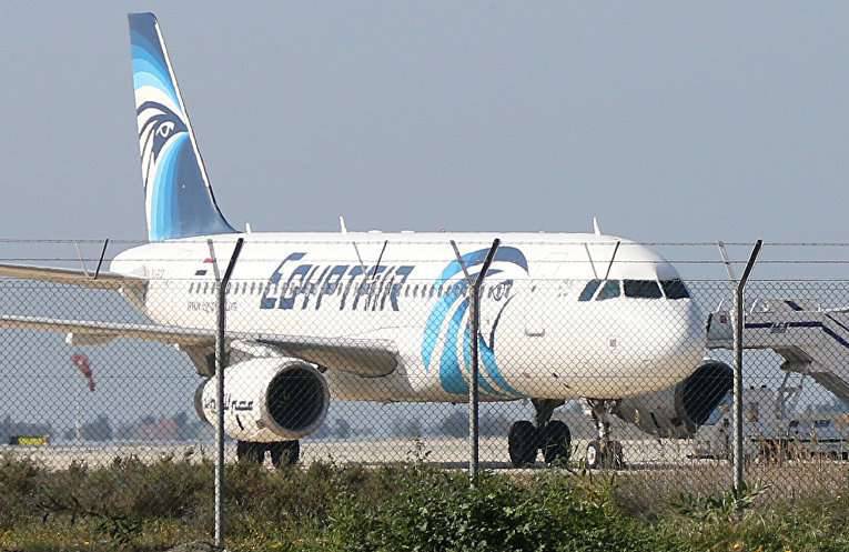 Liner A320, captured by unknown, sat in Cyprus