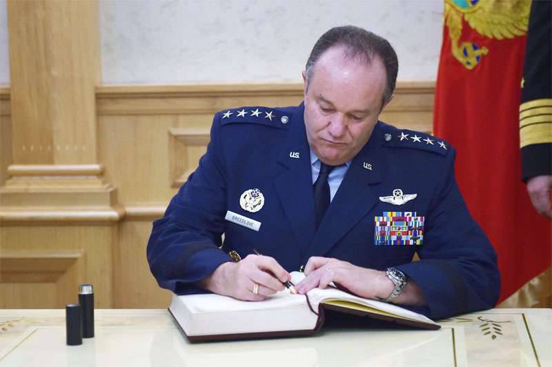 General Breedlove called on NATO pilots to be prepared to repel the "air threat" in the sky over the Baltic