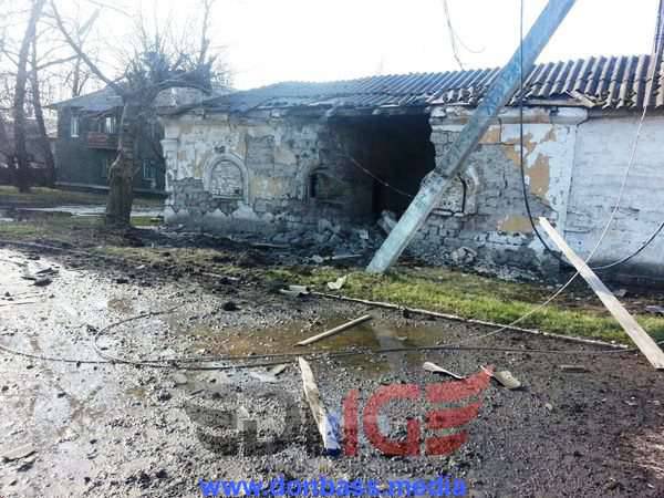 Near Donetsk, the militia fired back artillery fire