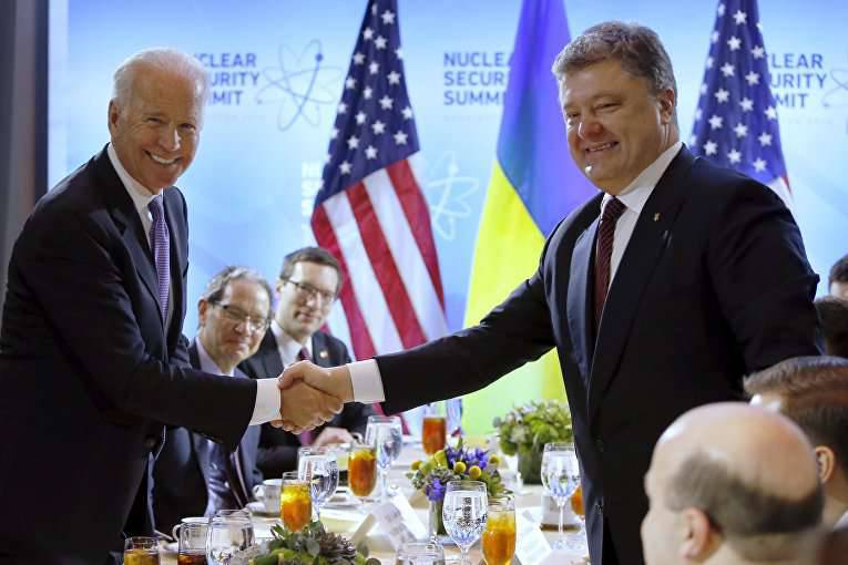Poroshenko continua a sperare nell'introduzione di una missione di polizia internazionale nel Donbass