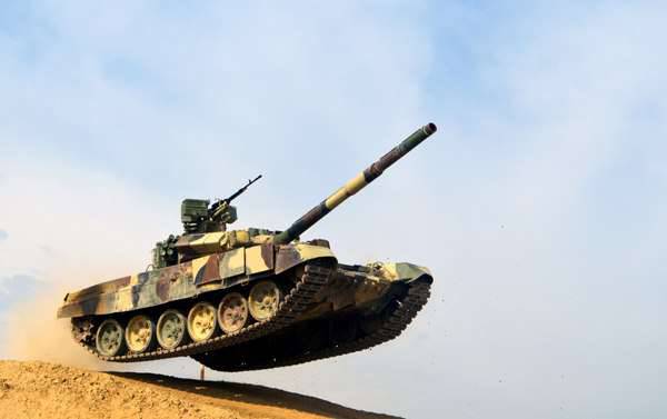 Vôo T-90CA e T-72 Aslan - força de ataque do Azerbaijão