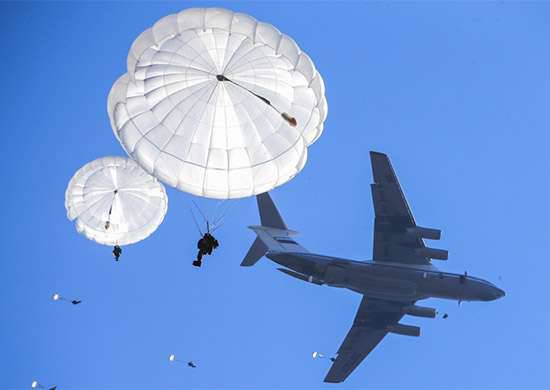 Addestramento tattico di battaglione congiunto di paracadutisti russi e bielorussi vicino a Brest