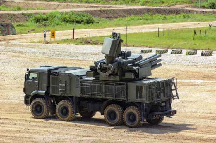 Au cours de l'exercice, les artilleurs anti-aériens des forces de défense aérienne ont atteint la dernière cible à grande vitesse "Pensne"