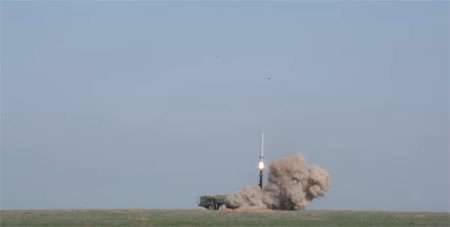 Боевой пуск ракеты ОТРК "Искандер-М". Видео МО РФ