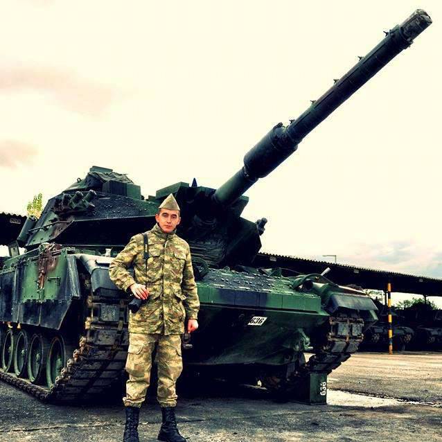 The Turkish army is pushing additional military equipment to the border with Syria