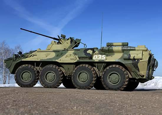 L'armée gouvernementale ATS transférée de Lattaquié BTR-82A dans la région d'Alep